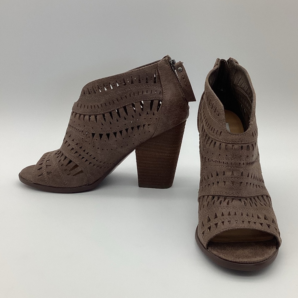 1725. Not Rated Brown Bootie NWOT Size 9